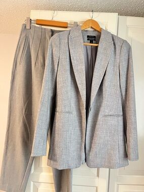RW&CO. Light Gray Women's Blazer and Pants Suit Set